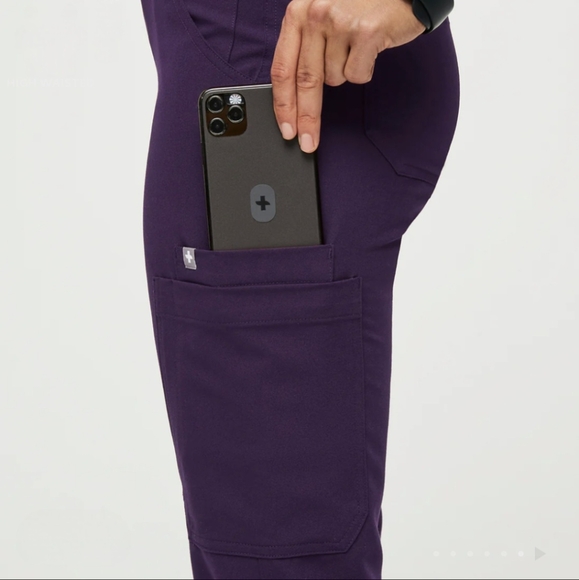 Figs Casma Three-Pocket Scrub Top & Yola Skinny Scrub Pants in Purple Jam XL - Picture 5 of 8